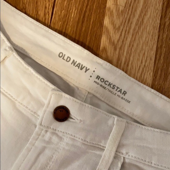Old Navy 💕 White Distressed Mid-Rise Skinny Jeans - Picture 3 of 6